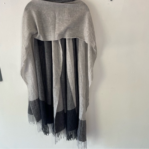 Kit and Ace 100% cashmere oversized fringe shawl blanket scarf 37605 - Picture 3 of 8